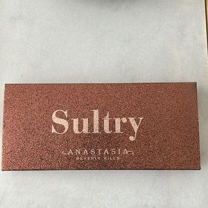 ABH Sultry eyeshadow palette